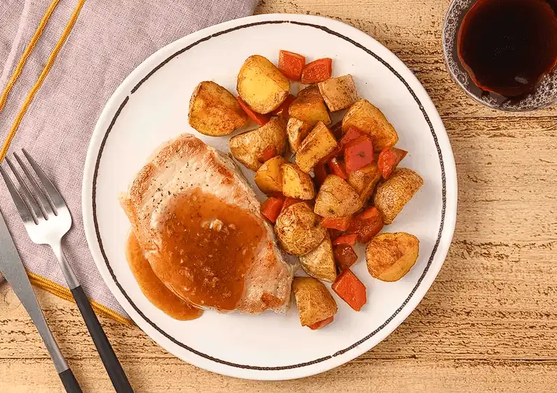 Garlic-and-Brown-Sugar-Glazed-Pork-Chop-with-Pepper-and-Potato-Hash-min