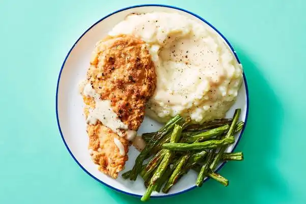 Chicken-Fried-Chicken-with-Mashed-Potatoes-Green-Beans