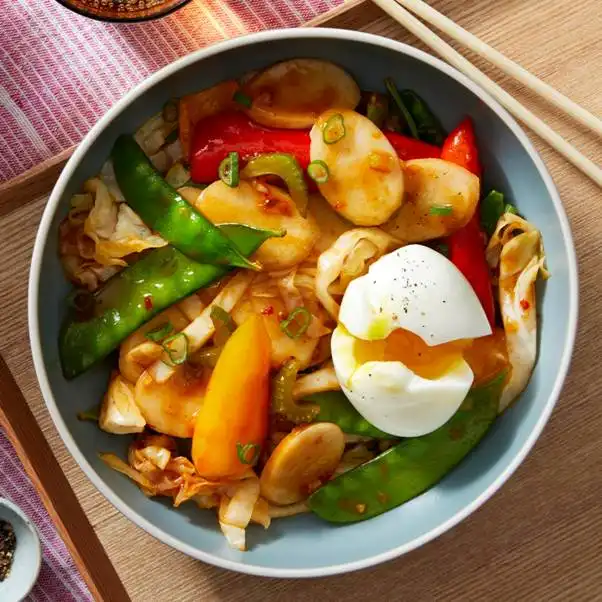 Korean-Rice-Cakes-with-Stir-Fried-Vegetables-Soft-Boiled-Eggs