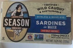 Season skinless and boneless sardines in water