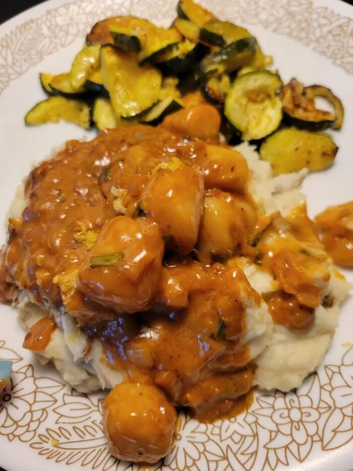 EveryPlate lemon butter scallops in sauce over garlic mashed potatoes with roasted zucchini on a plate