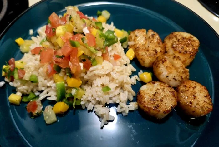 Green Chef seared scallops with mango pineapple salsa over coconut lime rice on a teal plate
