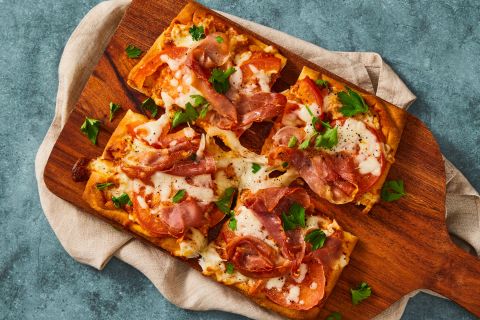 HFUSRC_R18491A_Hero_CrispyProsciuttoRomescoFlatbreads_W22_86_2026_Web-15229e94
