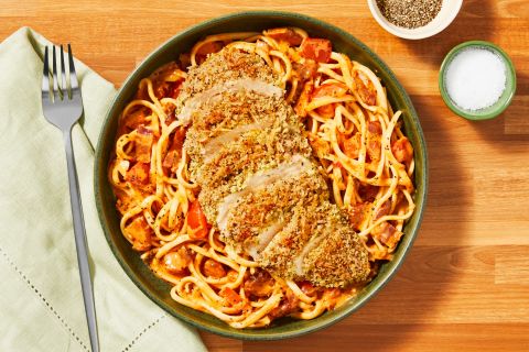 HFRC-R17296A_Hero_CrispyParmesanChickenAndBaconLinguine_W28-32-2025_Web-a07373e6