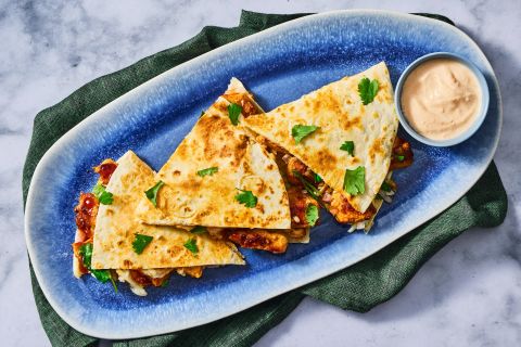 HFUSRC_R17299A_Hero_SmokyBbqChickenQuesadillas_W48_38_2025_Web-41952bcb