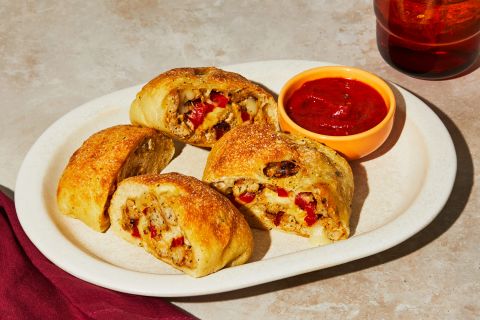 EPUSRC_EP2144A_Hero_CrispyChickenSausageAndPepperStromboli_W20_33_2026_Web-95db32e5