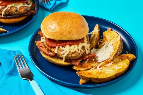 EveryPlateUSARC_EP3360B_Hero_ChickenParmAndBaconBurgers_W44_107_2025_Web-bdbad38e