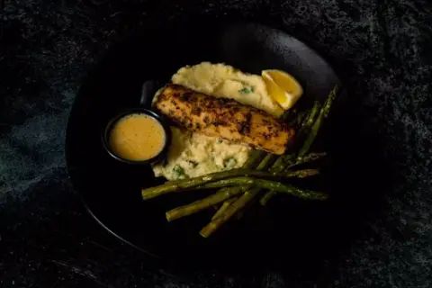 Baked Mahi Mahi with Creamy Lemon Sauce