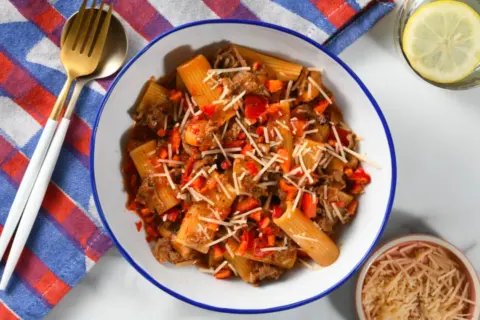Rigatoni Ragù with Steak Strips