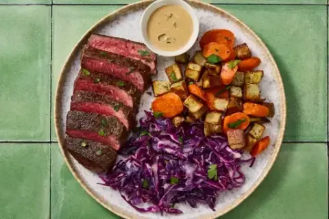 Seared 2x Lamb Chops & Creamy Blue Cheese Sauce