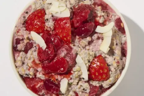 Strawberry Milkshake Oats