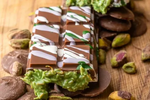 Pistachio Cream Dubai Chocolate Bar
